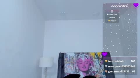 Snapshot of amber_adams_ chatting on 12-14-24, 05:25 Amber online show from 12-14-24, 05:25