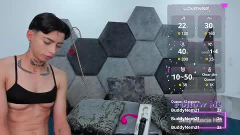 Snapshot of amber_adams_ chatting on 01-28-25, 05:03 Amber online show from 01-28-25, 05:03