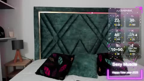 Snapshot of amber_adams_ chatting on 02-08-25, 01:44 Amber online show from 02-08-25, 01:44