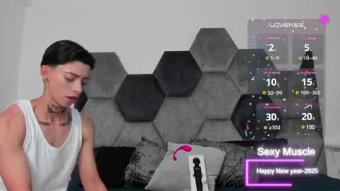 Snapshot of amber_adams_ chatting on 02-11-25, 01:30 Amber online show from 02-11-25, 01:30