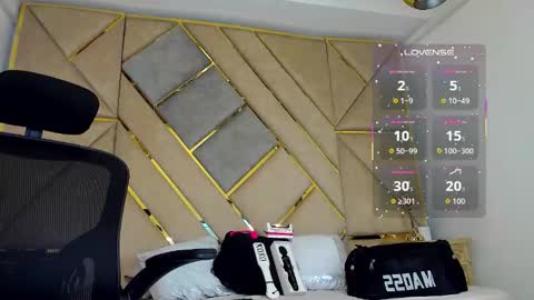 Snapshot of amber_adams_ chatting on 10-12-25, 03:44 Amber online show from 10-12-25, 03:44