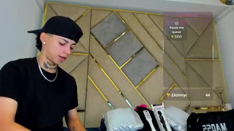 Snapshot of amber_adams_ chatting on 10-15-25, 02:39 Amber online show from 10-15-25, 02:39