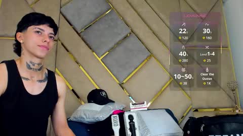 Snapshot of amber_adams_ chatting on 10-17-25, 03:36 Amber online show from 10-17-25, 03:36