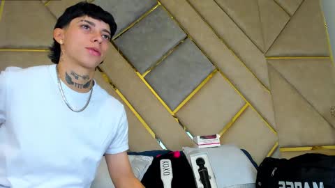 Snapshot of amber_adams_ chatting on 10-19-25, 05:24 Amber online show from 10-19-25, 05:24