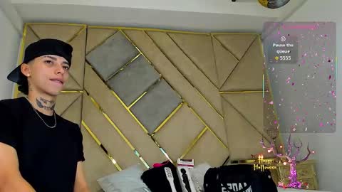 Snapshot of amber_adams_ chatting on 10-25-25, 05:08 Amber online show from 10-25-25, 05:08