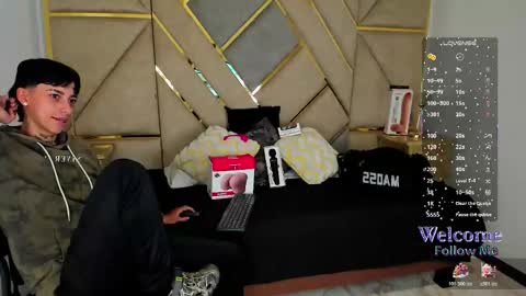 Snapshot of amber_adams_ chatting on 11-14-25, 04:17 Amber online show from 11-14-25, 04:17