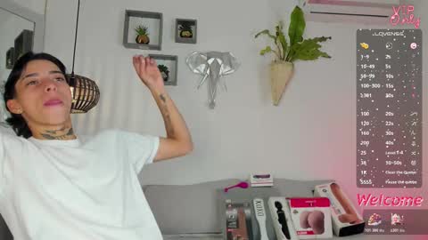 Snapshot of amber_adams_ chatting on 12-20-25, 02:57 Amber online show from 12-20-25, 02:57