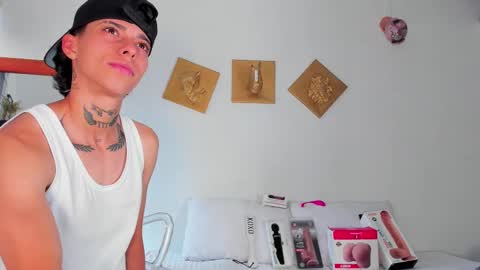 Snapshot of amber_adams_ chatting on 02-12-26, 04:35 Amber online show from 02-12-26, 04:35