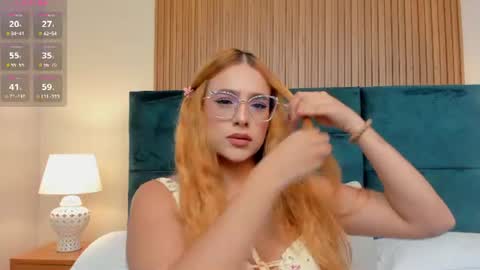 Snapshot of amber_kiss_ chatting on 07-11-26, 06:43 Emily online show from 07-11-26, 06:43