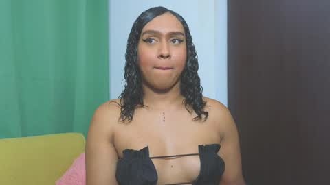 Snapshot of amber_lee20 chatting on 12-06-24, 02:35 LUISA online show from 12-06-24, 02:35