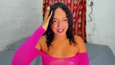 Snapshot of amber_lee20 chatting on 03-19-26, 07:40 LUISA online show from 03-19-26, 07:40