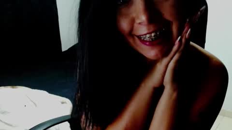 Snapshot of amber_rose23 chatting on 10-11-25, 12:21 Michell online show from 10-11-25, 12:21