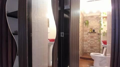 Snapshot of amber_rose23 chatting on 10-17-25, 12:19 Michell online show from 10-17-25, 12:19