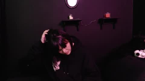 Snapshot of amber_rouss chatting on 12-18-25, 01:55 ROUSS online show from 12-18-25, 01:55