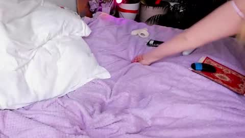    i am here online show from 02-10-26, 08:29