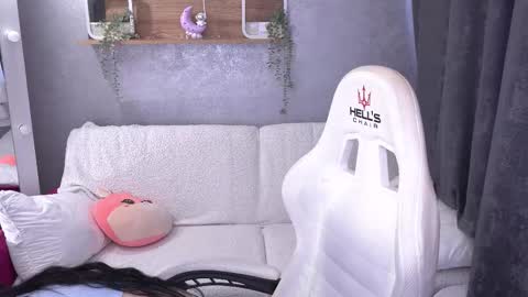 Anna online show from 10-28-25, 07:01