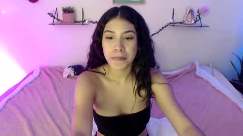 Snapshot of amberjeong chatting on 12-15-24, 02:19 Amber Jeong online show from 12-15-24, 02:19