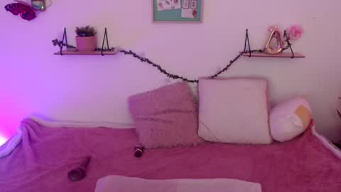 Snapshot of amberjeong chatting on 12-23-24, 09:40 Amber Jeong online show from 12-23-24, 09:40