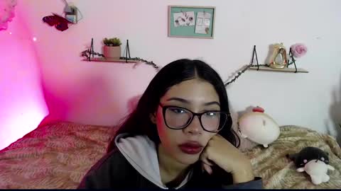 Snapshot of amberjeong chatting on 01-12-25, 10:01 Amber Jeong online show from 01-12-25, 10:01