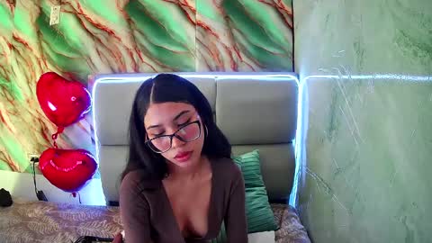 Snapshot of amberjeong chatting on 02-08-25, 01:11 Amber Jeong online show from 02-08-25, 01:11