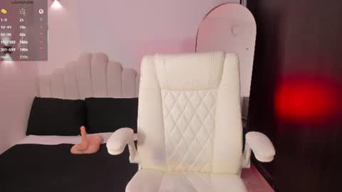 Snapshot of amberlewis_ chatting on 06-30-26, 10:55 Amber online show from 06-30-26, 10:55