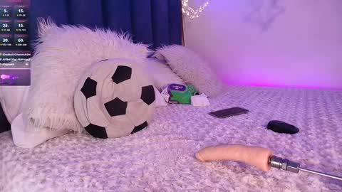 Snapshot of ambermoss_ chatting on 12-13-24, 09:35 Amber online show from 12-13-24, 09:35