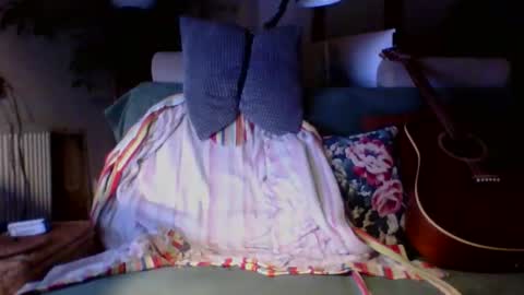 Snapshot of amberr11 chatting on 09-10-25, 10:54 Amberr11 online show from 09-10-25, 10:54