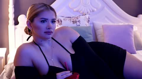 Snapshot of amberseyes chatting on 12-09-24, 08:33 Amberseyes online show from 12-09-24, 08:33