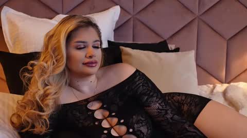 Snapshot of amberseyes chatting on 02-11-25, 06:08 Amberseyes online show from 02-11-25, 06:08