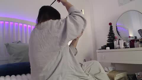 Snapshot of amberseyes chatting on 12-17-25, 01:06 Amberseyes online show from 12-17-25, 01:06