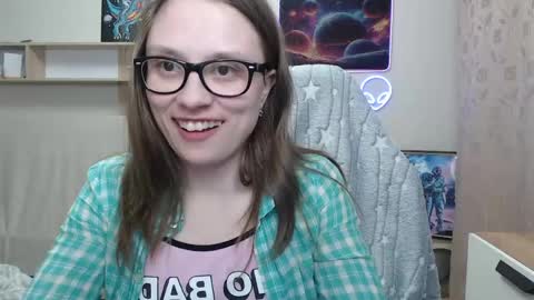 Snapshot of ambersimard chatting on 04-19-26, 06:10 Amber online show from 04-19-26, 06:10