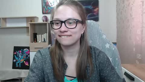 Snapshot of ambersimard chatting on 05-01-26, 04:39 Amber online show from 05-01-26, 04:39