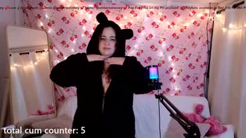 Snapshot of amberxoxhoney chatting on 02-28-25, 05:37 Amber Honey online show from 02-28-25, 05:37