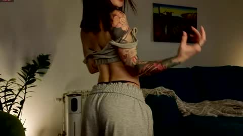 Moon inst 4mbientmoon online show from 04-15-26, 07:58