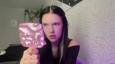 Snapshot of ameeludkowski chatting on 11-15-25, 10:45 Alica online show from 11-15-25, 10:45