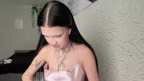 Snapshot of ameeludkowski chatting on 11-19-25, 10:04 Alica online show from 11-19-25, 10:04