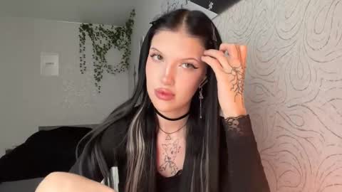 Snapshot of ameeludkowski chatting on 11-24-25, 11:21 Alica online show from 11-24-25, 11:21