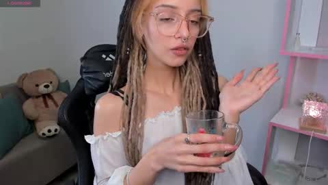 Snapshot of ameli_shell chatting on 11-20-25, 12:55 Ameli online show from 11-20-25, 12:55