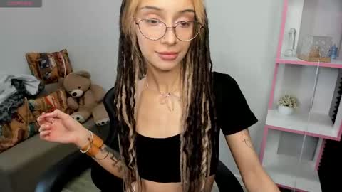 Snapshot of ameli_shell chatting on 11-23-25, 01:05 Ameli online show from 11-23-25, 01:05