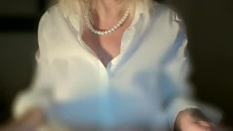 Beatrice online show from 11-20-25, 04:07