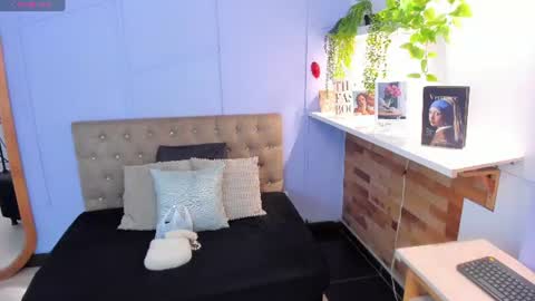 Amelia Adams online show from 07-18-26, 12:09