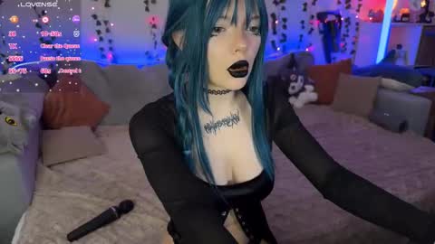 Amelia Aley  online show from 12-16-25, 11:04