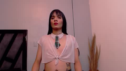 AMELIA  online show from 10-22-25, 05:08