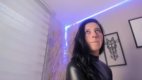    online show from 06-20-26, 07:05
