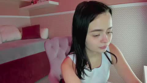 Snapshot of ameliaa_sweetie chatting on 12-17-24, 12:00 Linda online show from 12-17-24, 12:00