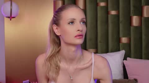 Amelia online show from 12-04-25, 06:34