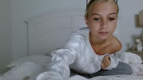 Amelia Lombardi online show from 05-28-26, 01:36