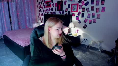 Amelia online show from 04-07-26, 09:37