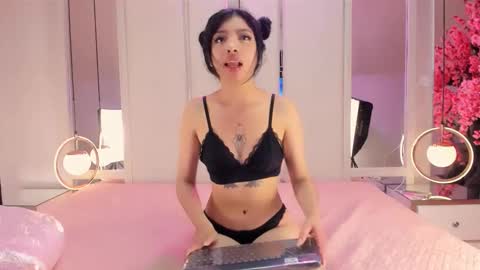 Snapshot of ameliatrevicott chatting on 11-08-25, 04:23 AMELIA TREVICOTT online show from 11-08-25, 04:23