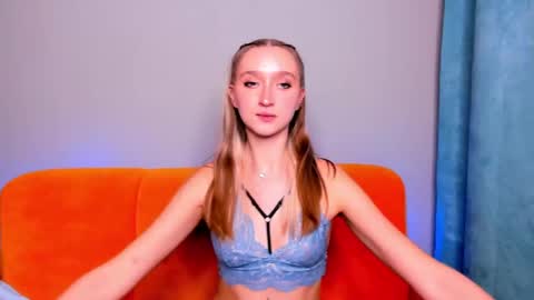 Snapshot of ameliawise chatting on 01-09-25, 11:47 ameliawise online show from 01-09-25, 11:47